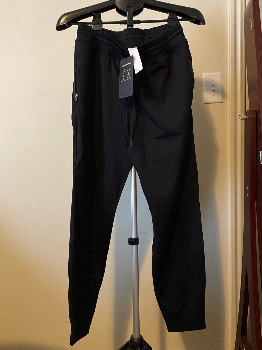 NWT FABLETICS BLACK JOGGERS SIZE SMALL